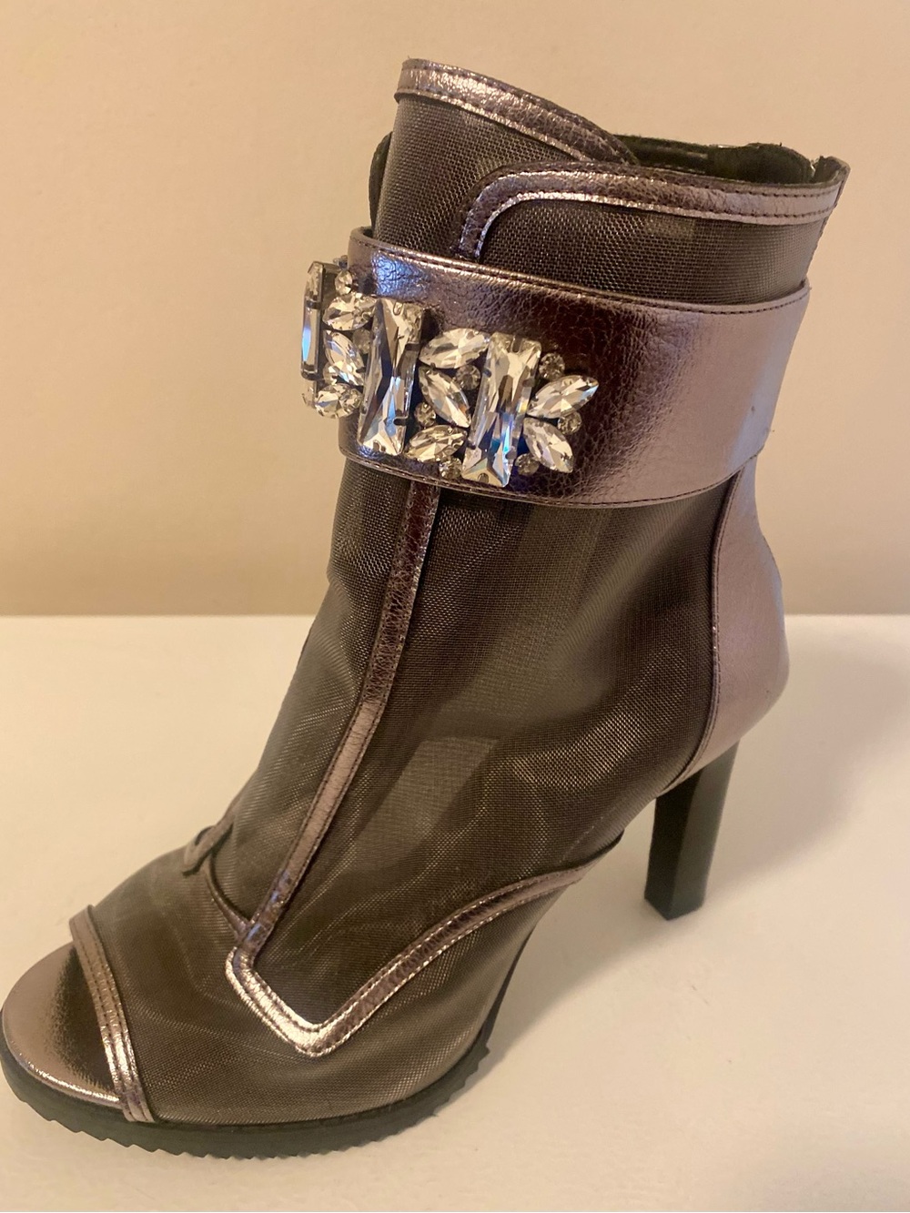 NWT KARL LAGERFELD Blayze Lug sole booties SZ 10